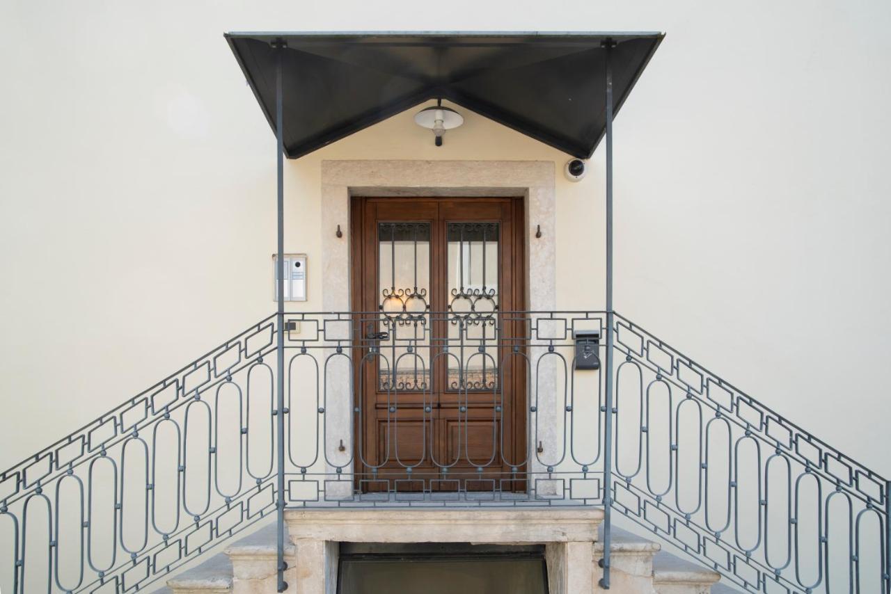 La Canonica Suite Apartments New Location Trento Eksteriør bilde