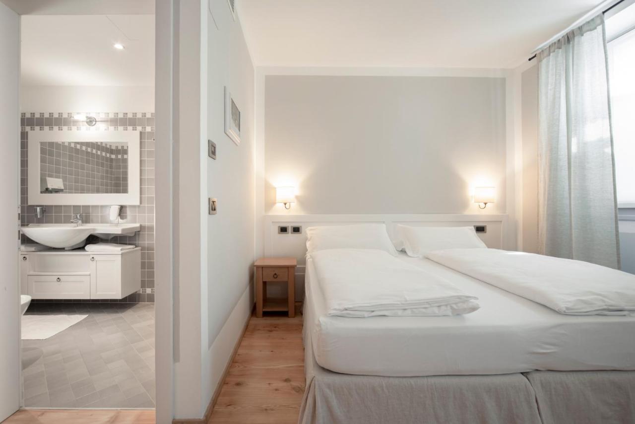 La Canonica Suite Apartments New Location Trento Eksteriør bilde