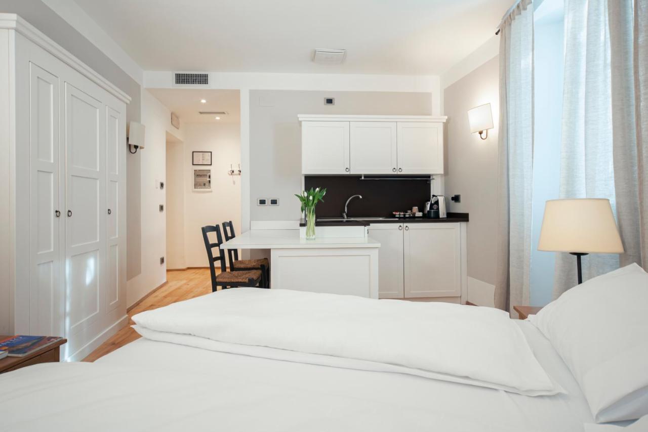 La Canonica Suite Apartments New Location Trento Eksteriør bilde
