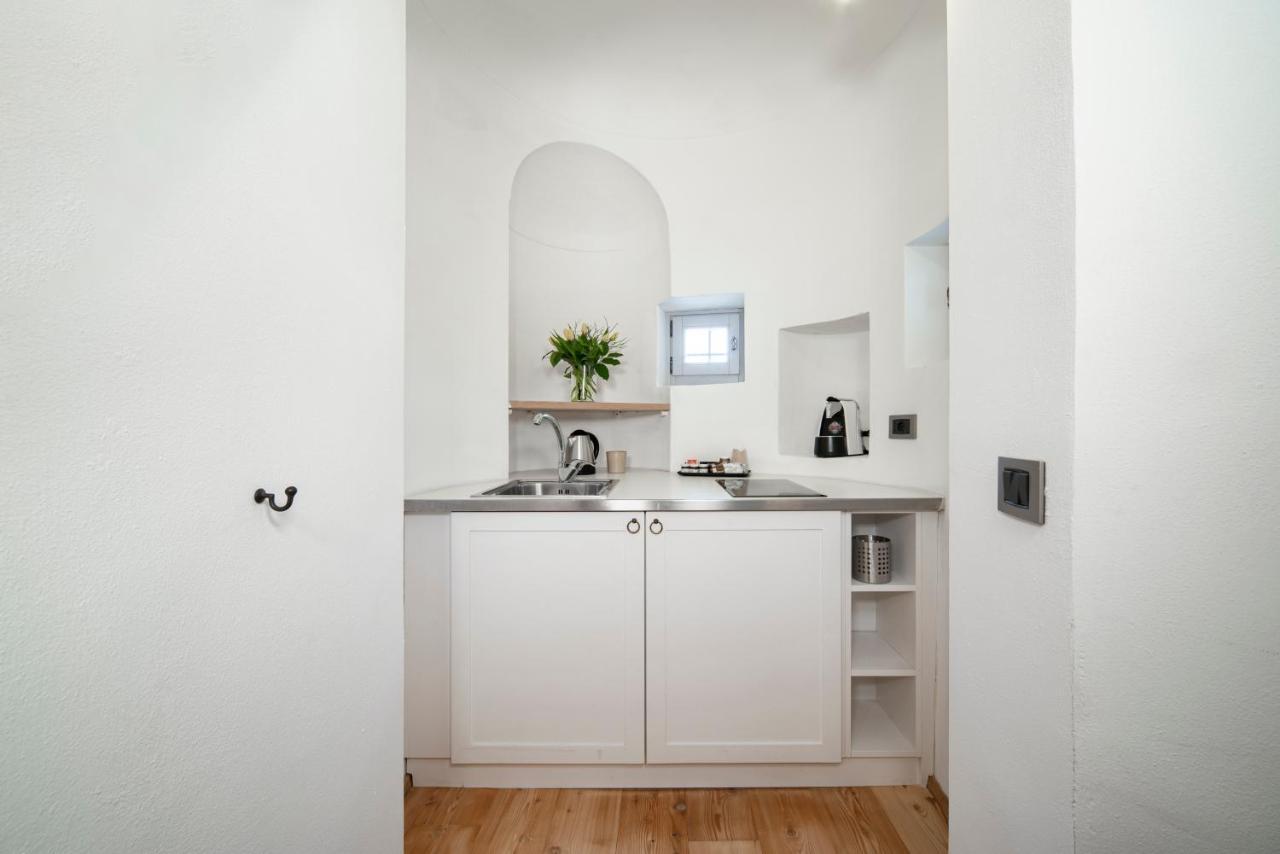 La Canonica Suite Apartments New Location Trento Eksteriør bilde